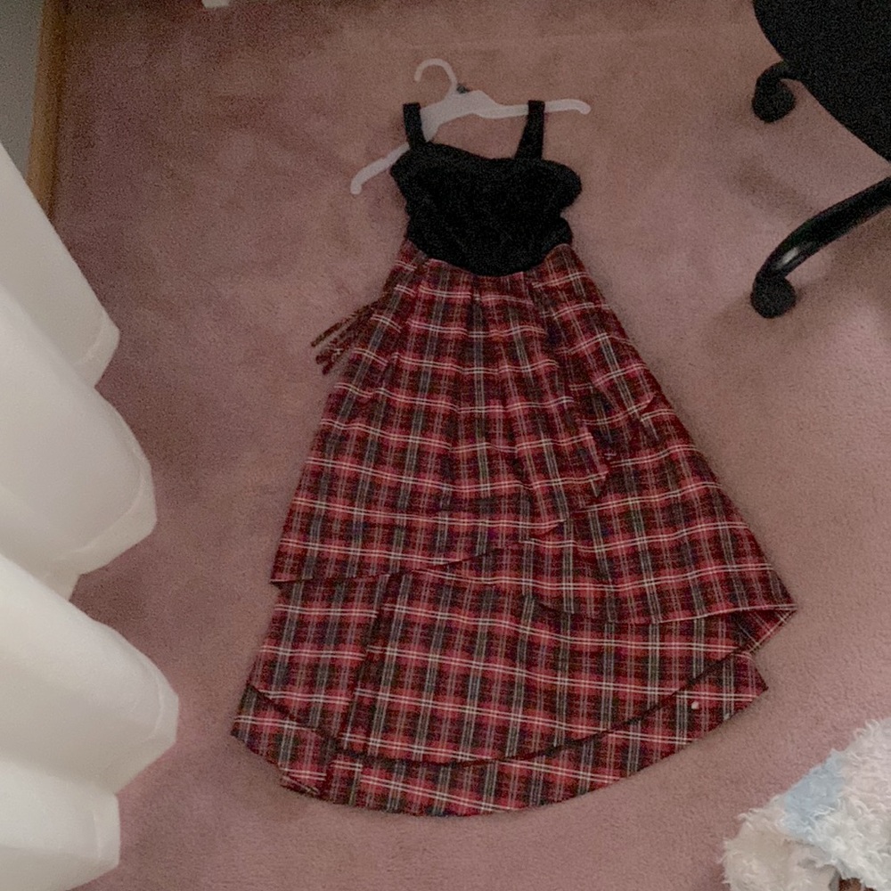 I have only worn it once and don't feel the need to wear it again